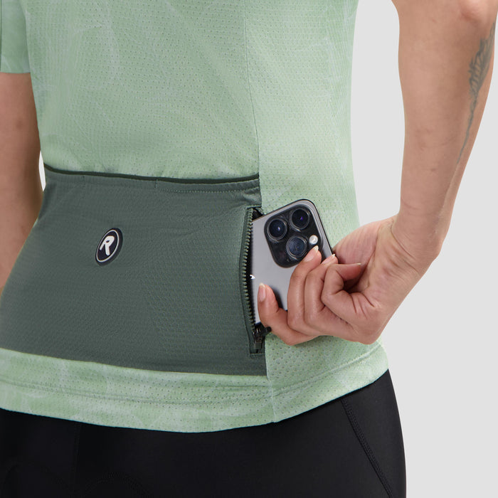 Detail van Rogelli Essential Graphic II fietsshirt dames mint korte mouw met achterzakken.