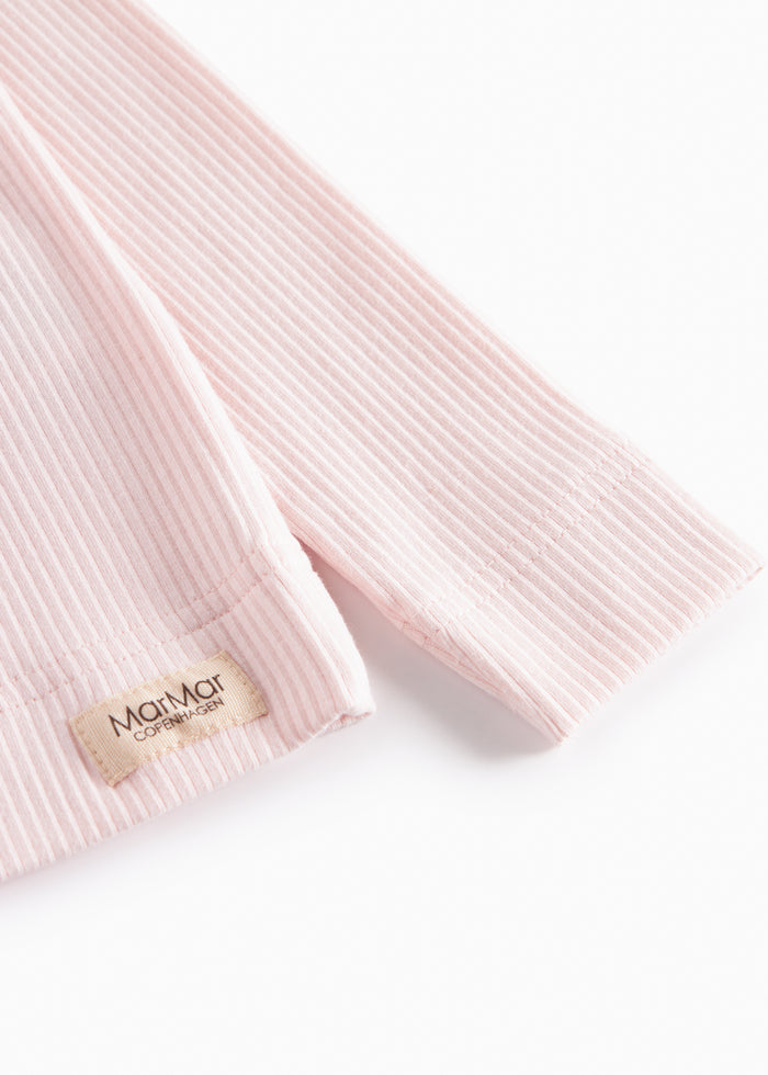 Lyserød langærmet T-shirt med ribstribet stof og Marmar Copenhagen-mærkat