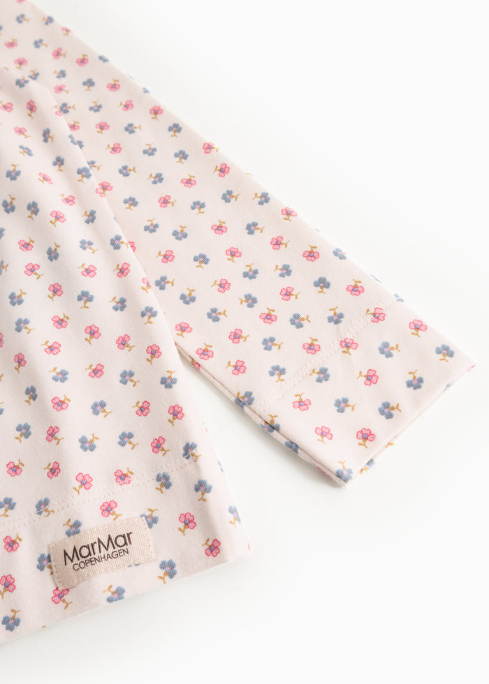 Hvid langærmet t-shirt med mini-blomstermønster og Marmar Copenhagen-mærke