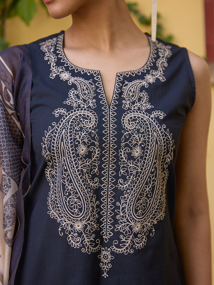 Women's Sleeveless Embroidered Kurta Set with Dupatta