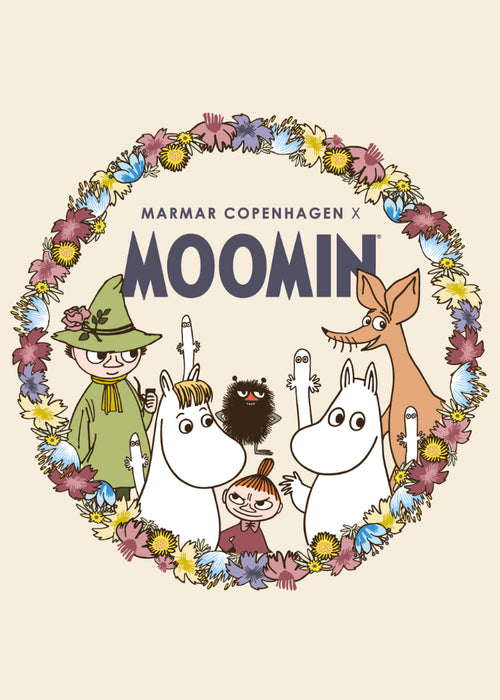 MARMAR COPENHAGEN X Moomin trykkrans med figurer og blomster