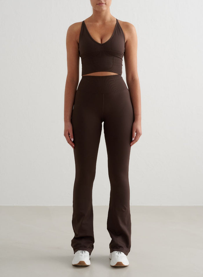 Chocolate Shape Seamless Flare Tights by aim'n with a high ribbed waist and flared legs. [S - 175 cm]