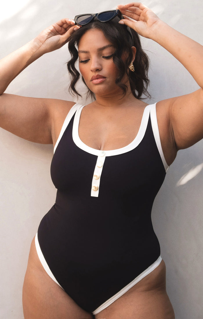 badge_model-wears-size-xL