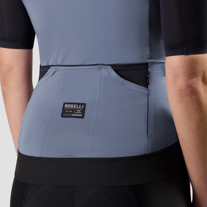Detail van Rogelli Distance II fietsshirt dames blauw korte mouw achterkant.