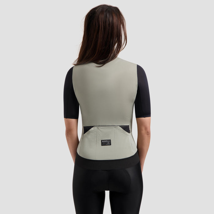 Rogelli Distance II fietsshirt dames taupe korte mouw gedragen achterkant.