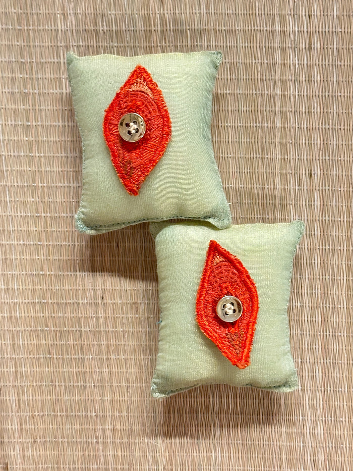 Leaf Button Pops