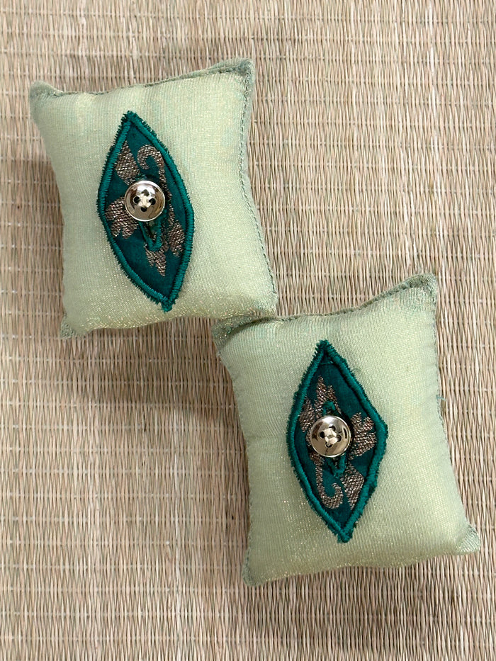 Leaf Button Pops