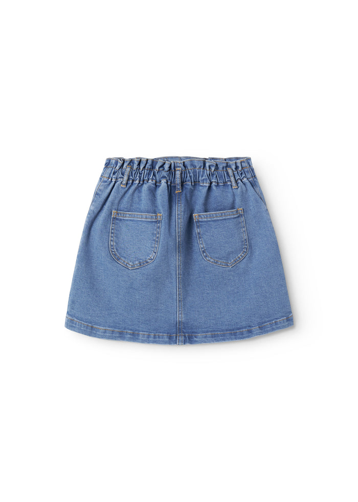 Short denim jacket with pockets for children.