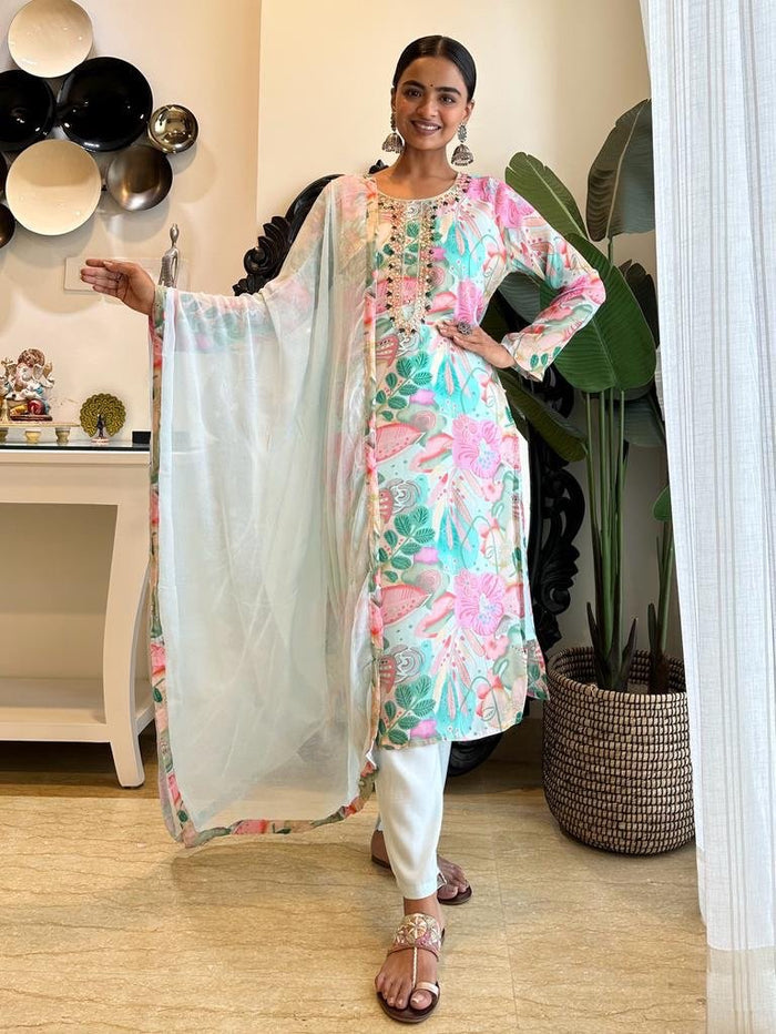 Sky Floral Chinnon Straight Set