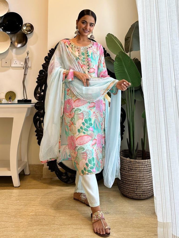 Sky Floral Chinnon Straight Set