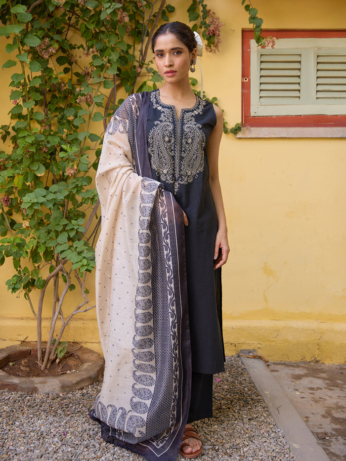 Women's Sleeveless Embroidered Kurta Set with Dupatta